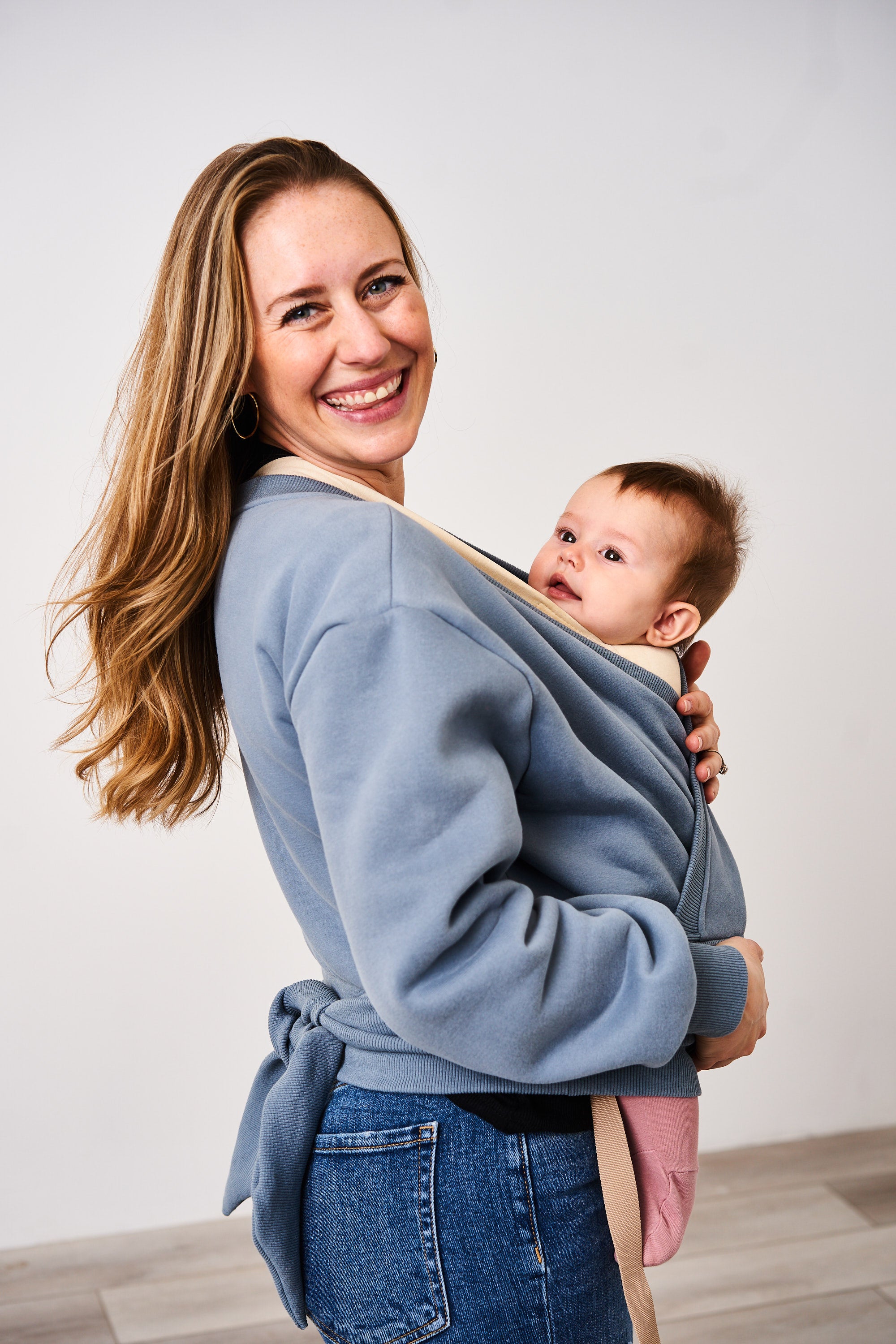 Babywearing Latched Mama