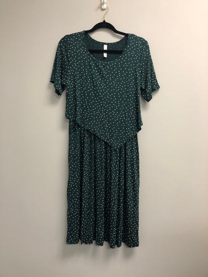 Outlet 6980 - Latched Mama Essential Boardwalk Nursing Dress - Forest Green Dots - Large