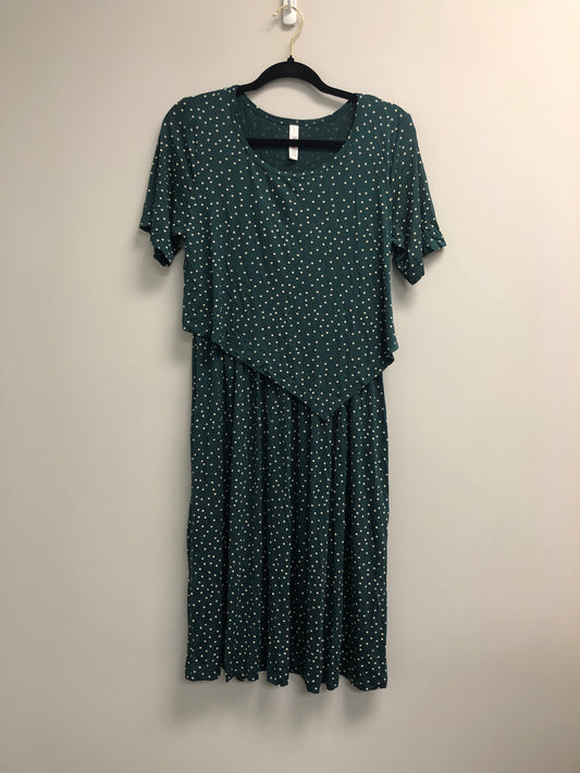 Outlet 6980 - Latched Mama Essential Boardwalk Nursing Dress - Forest Green Dots - Large