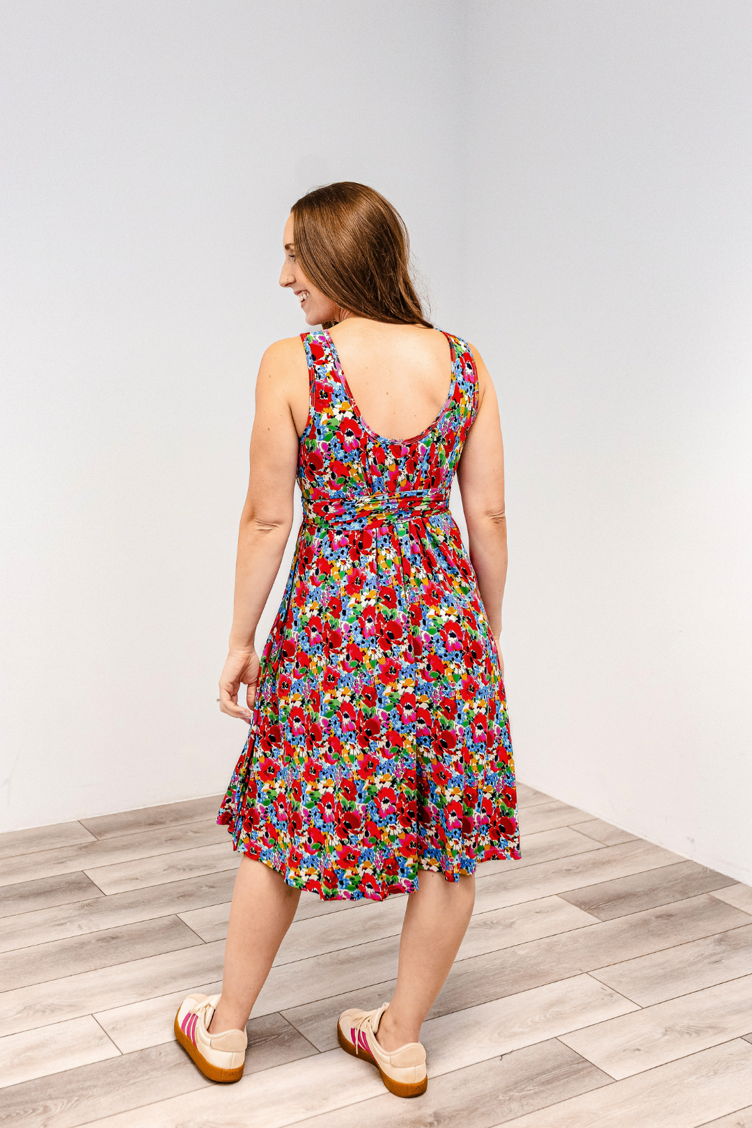 Woman showing the scoop neck detail of the Latched Mama nursing momper in Bloom Burst.