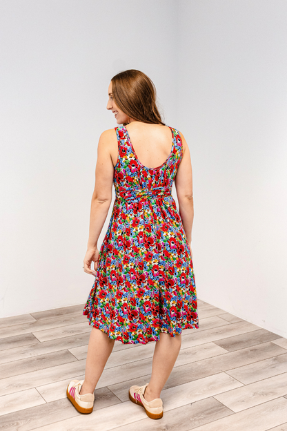 Woman showing the scoop neck detail of the Latched Mama nursing momper in Bloom Burst.