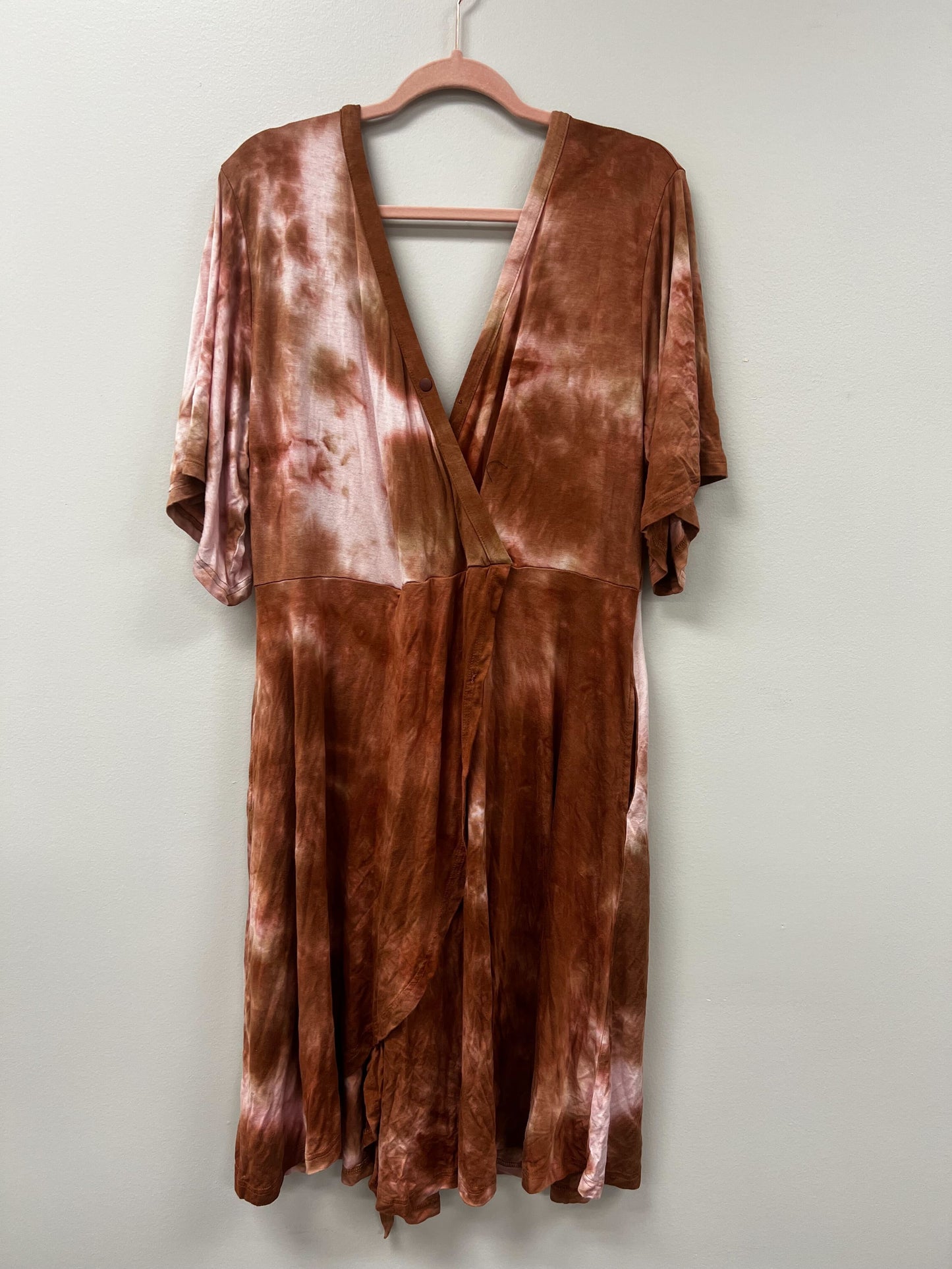 Outlet 5711 - Latched Mama Labor & Postpartum Wrap Dress - Rust Tie Dye - 2X